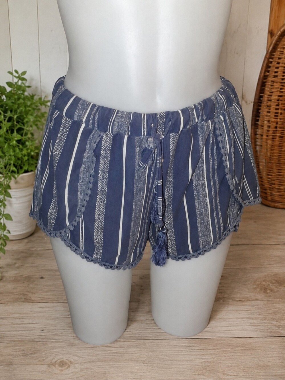 Size S Derek ❤ Heart boho Beach shorts